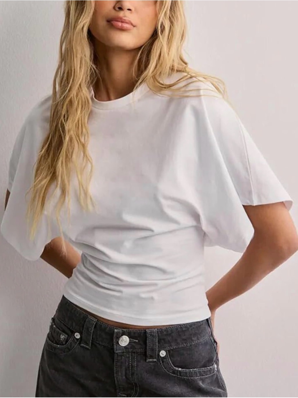 Women’s White Short-Sleeve Fitted Top